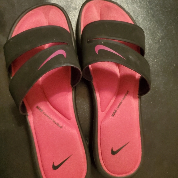 nike women's comfort slides size 9